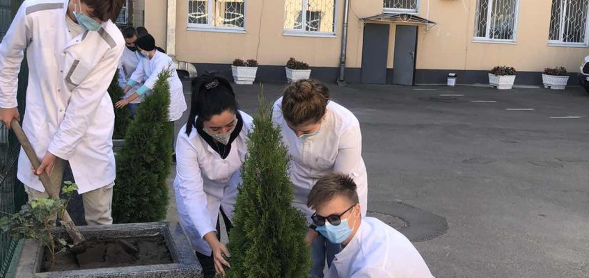 Студенти Черкаської медичної академії взяли участь у озелененні навколишнього середовища!